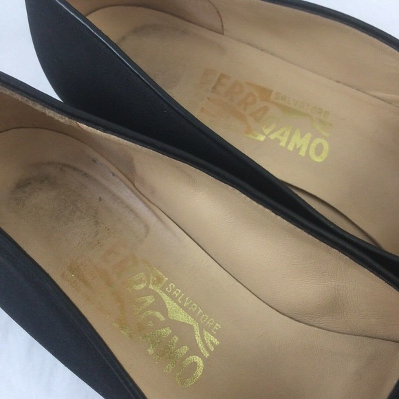 Salvatore Ferragamo Logo Pump Black Canvas Nylon Textile Low Heel 7 2A C… - Picture 4 of 9